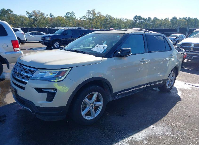 Photo 2 of 2018 Ford Explorer XLT (VIN 1FM5K7D83JGA01978)