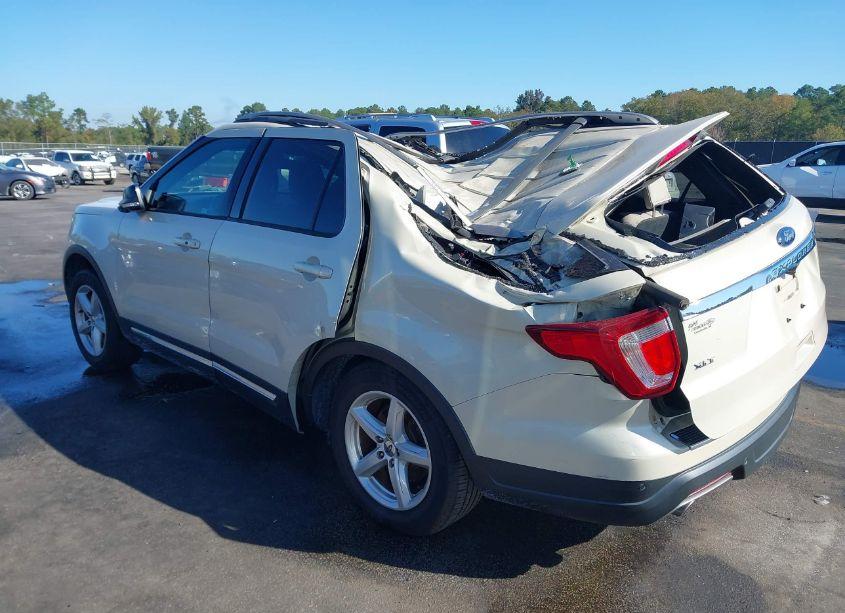 Photo 3 of 2018 Ford Explorer XLT (VIN 1FM5K7D83JGA01978)
