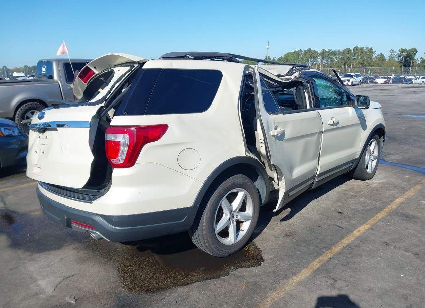 Photo 4 of 2018 Ford Explorer XLT (VIN 1FM5K7D83JGA01978)
