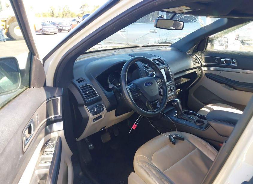 Photo 5 of 2018 Ford Explorer XLT (VIN 1FM5K7D83JGA01978)
