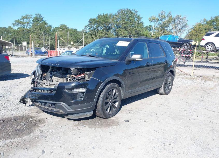 Photo 2 of 2018 Ford Explorer XLT (VIN 1FM5K7D83JGA17534)