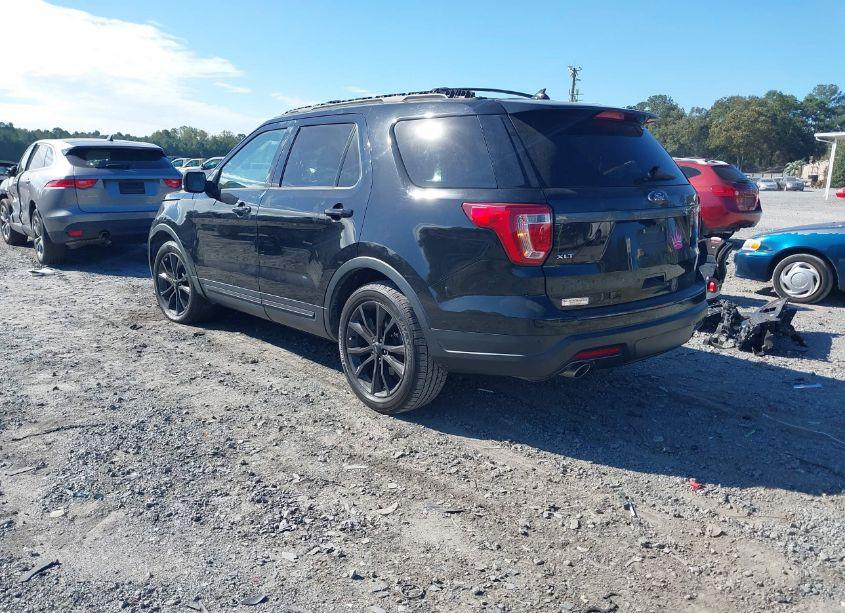 Photo 3 of 2018 Ford Explorer XLT (VIN 1FM5K7D83JGA17534)
