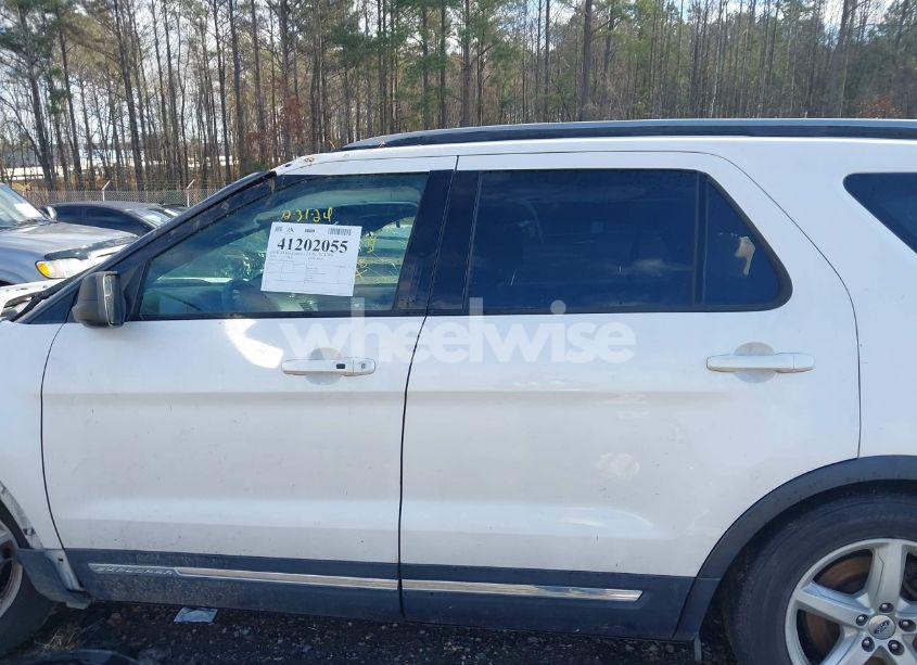 Photo 14 of 2018 Ford Explorer XLT (VIN 1FM5K7D83JGA39601)