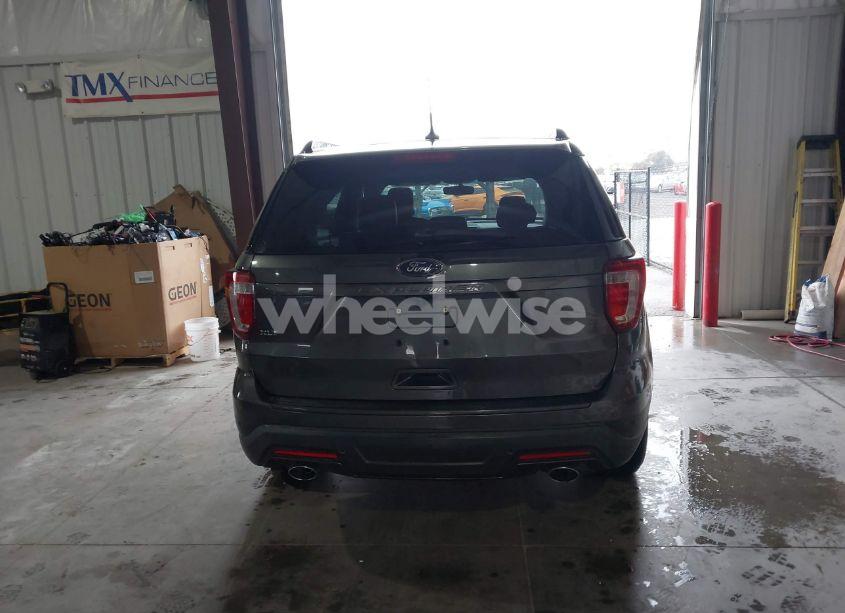 Photo 16 of 2018 Ford Explorer XLT (VIN 1FM5K7D83JGB56711)