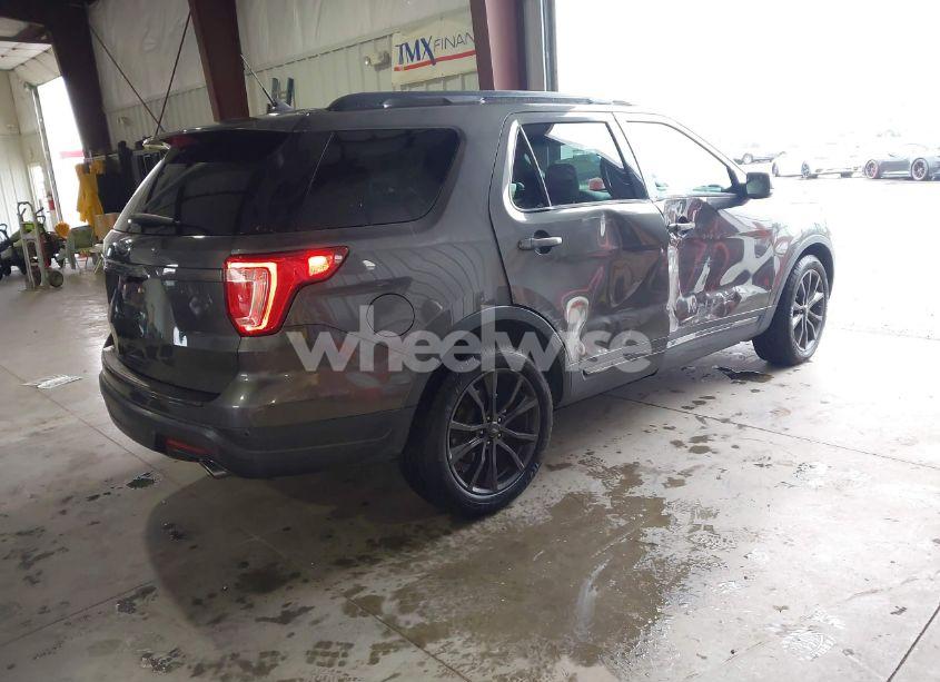 Photo 4 of 2018 Ford Explorer XLT (VIN 1FM5K7D83JGB56711)