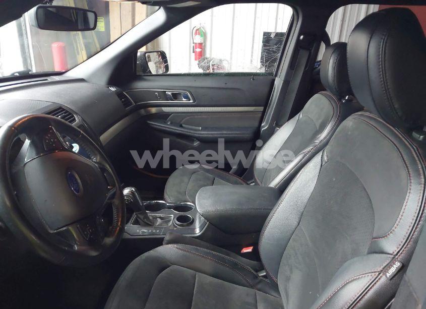 Photo 5 of 2018 Ford Explorer XLT (VIN 1FM5K7D83JGB56711)