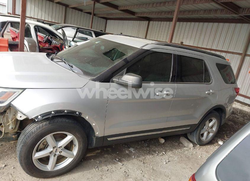 Photo 14 of 2018 Ford Explorer XLT (VIN 1FM5K7D83JGC26840)