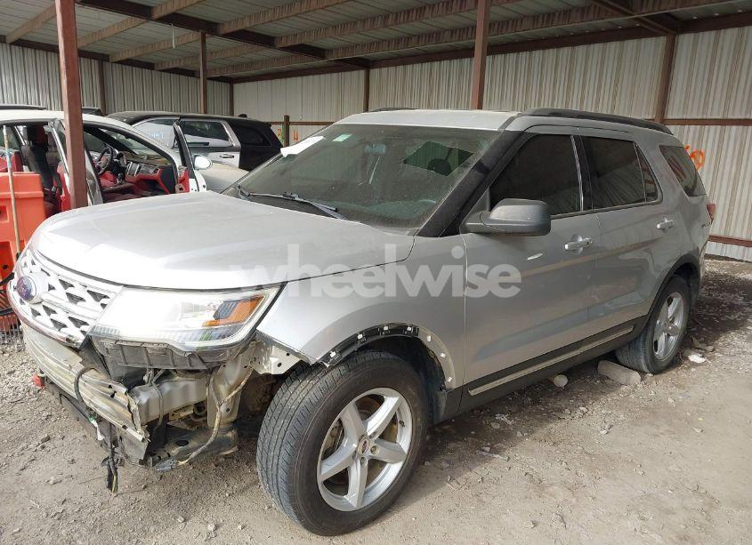 Photo 2 of 2018 Ford Explorer XLT (VIN 1FM5K7D83JGC26840)