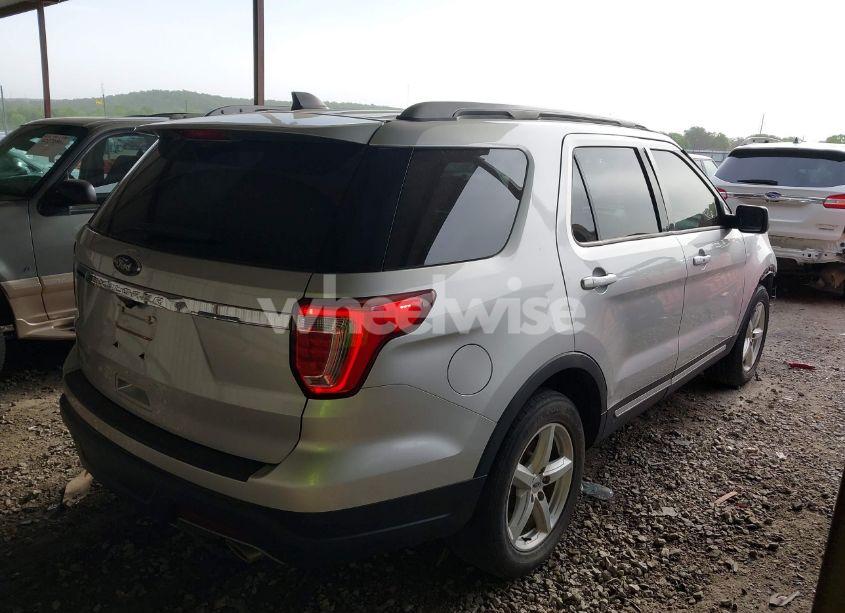 Photo 4 of 2018 Ford Explorer XLT (VIN 1FM5K7D83JGC26840)