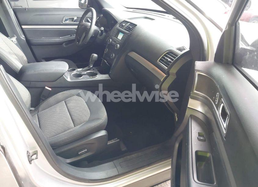 Photo 5 of 2018 Ford Explorer XLT (VIN 1FM5K7D83JGC26840)