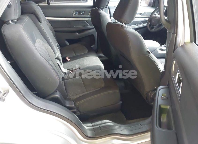 Photo 8 of 2018 Ford Explorer XLT (VIN 1FM5K7D83JGC26840)