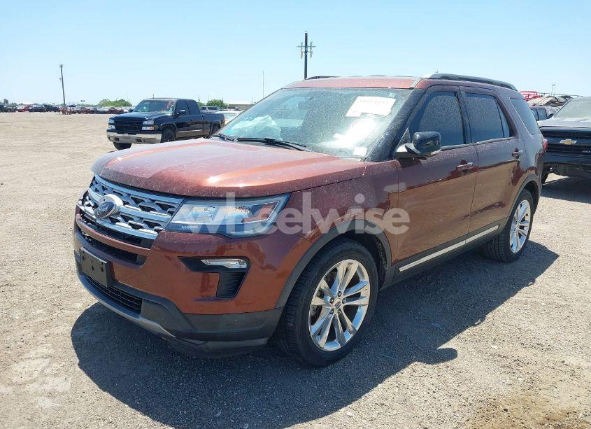 Photo 2 of 2018 Ford Explorer XLT (VIN 1FM5K7D83JGC84835)