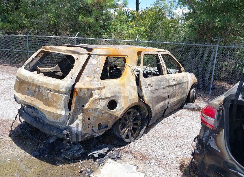 Photo 4 of 2019 Ford Explorer XLT (VIN 1FM5K7D83KGA36652)