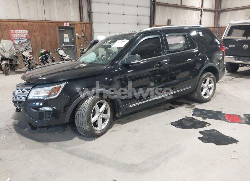 Photo 2 of 2019 Ford Explorer XLT (VIN 1FM5K7D83KGA85169)