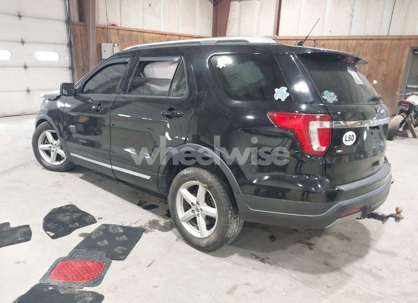 Photo 3 of 2019 Ford Explorer XLT (VIN 1FM5K7D83KGA85169)