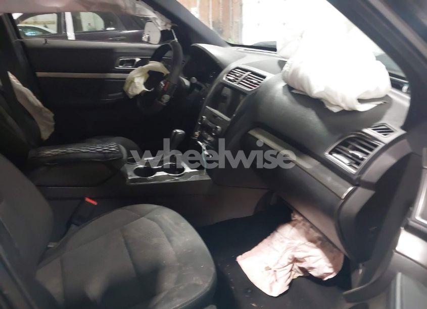 Photo 5 of 2019 Ford Explorer XLT (VIN 1FM5K7D83KGA85169)