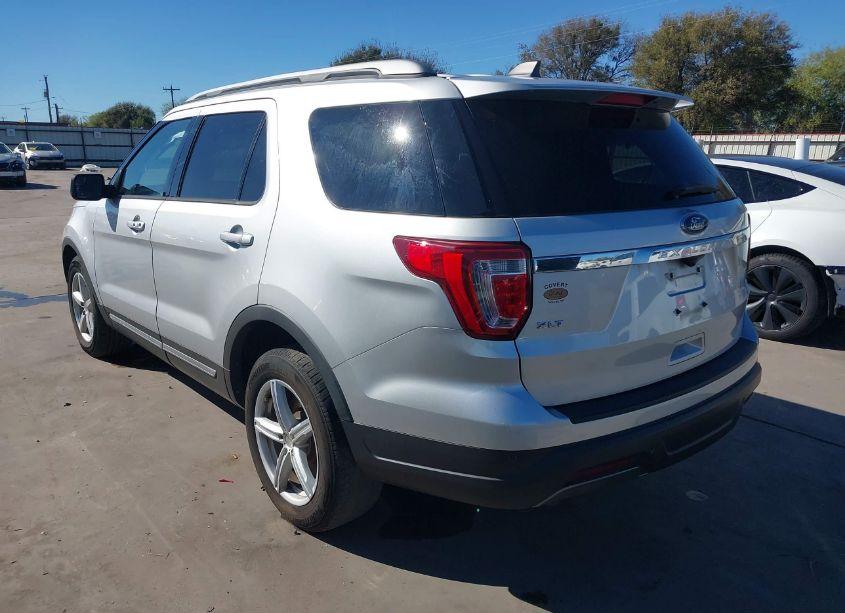 Photo 3 of 2019 Ford Explorer XLT (VIN 1FM5K7D83KGA95930)