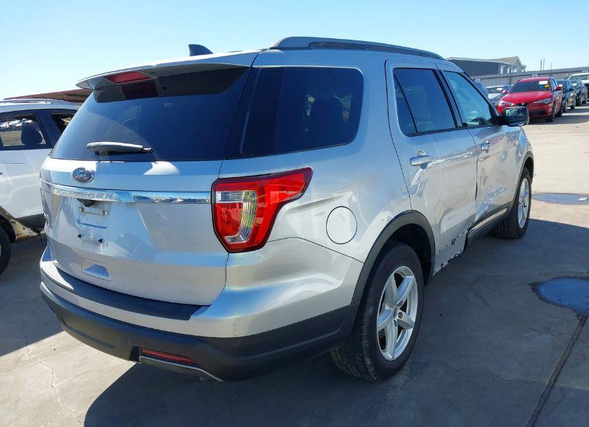 Photo 4 of 2019 Ford Explorer XLT (VIN 1FM5K7D83KGA95930)