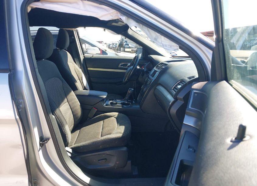 Photo 5 of 2019 Ford Explorer XLT (VIN 1FM5K7D83KGA95930)