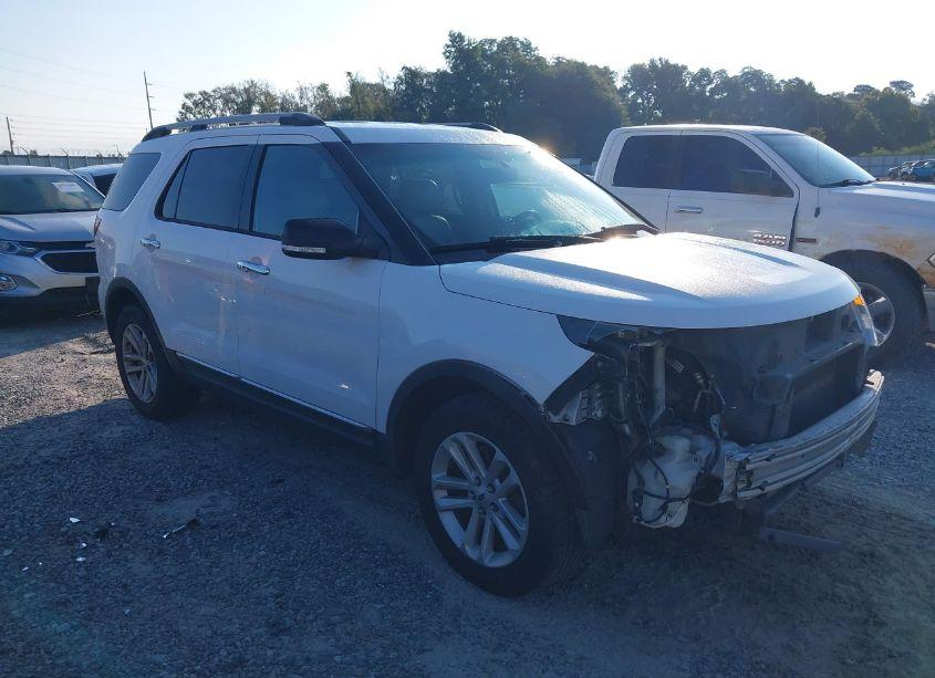 2015 Ford Explorer XLT (VIN 1FM5K7D84FGA31823) main photo