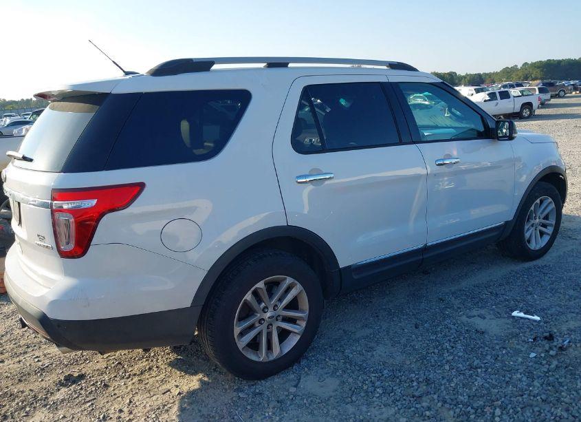 Photo 4 of 2015 Ford Explorer XLT (VIN 1FM5K7D84FGA31823)