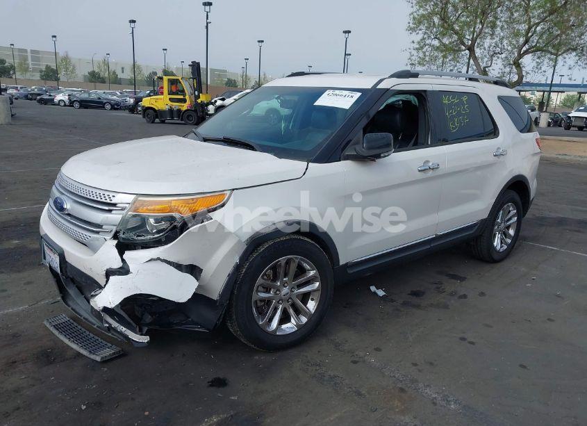 Photo 2 of 2015 Ford Explorer XLT (VIN 1FM5K7D84FGA55152)