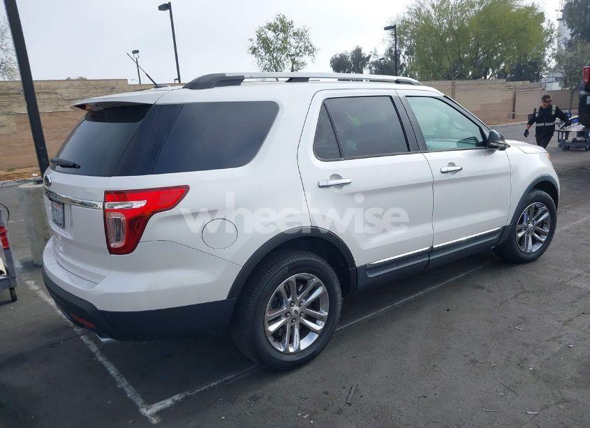 Photo 4 of 2015 Ford Explorer XLT (VIN 1FM5K7D84FGA55152)