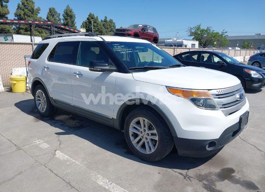 2015 Ford Explorer XLT (VIN 1FM5K7D84FGA69715) main photo