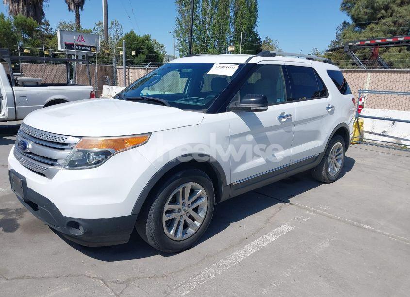 Photo 2 of 2015 Ford Explorer XLT (VIN 1FM5K7D84FGA69715)