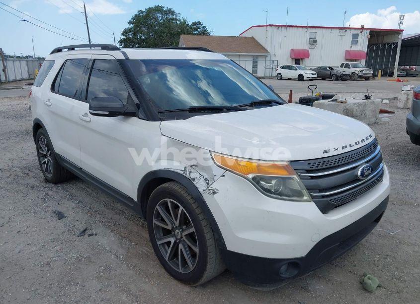 2015 Ford Explorer XLT (VIN 1FM5K7D84FGA83050) main photo