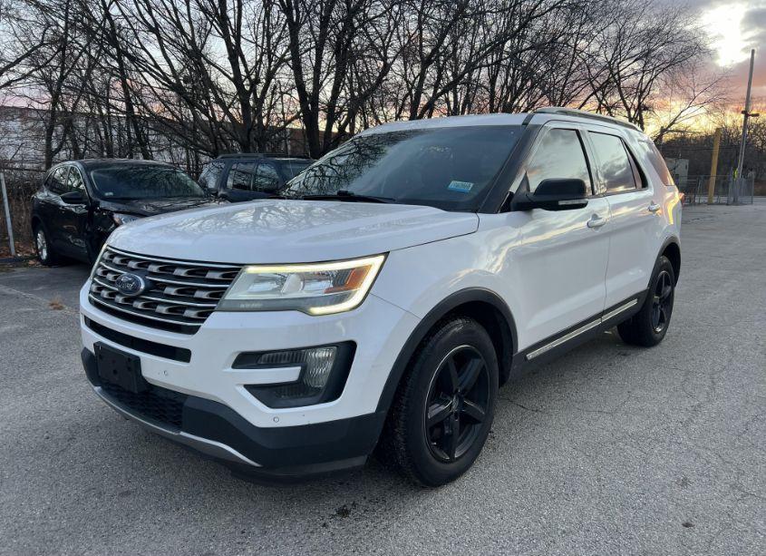 Photo 2 of 2016 Ford Explorer XLT (VIN 1FM5K7D84GGA24730)