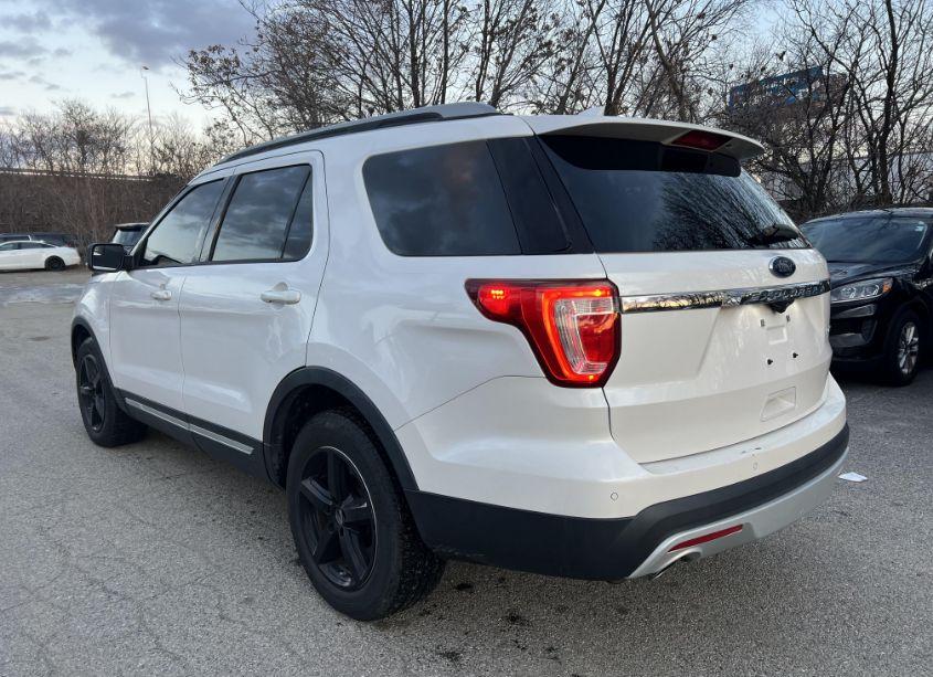 Photo 3 of 2016 Ford Explorer XLT (VIN 1FM5K7D84GGA24730)