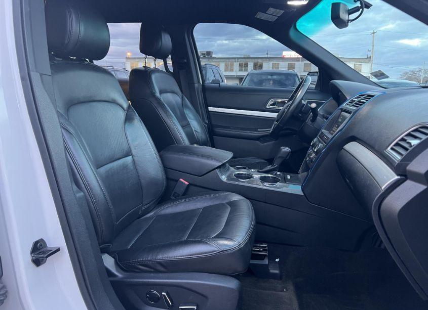 Photo 5 of 2016 Ford Explorer XLT (VIN 1FM5K7D84GGA24730)