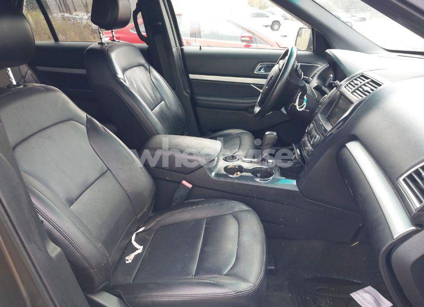 Photo 5 of 2016 Ford Explorer XLT (VIN 1FM5K7D84GGB01631)