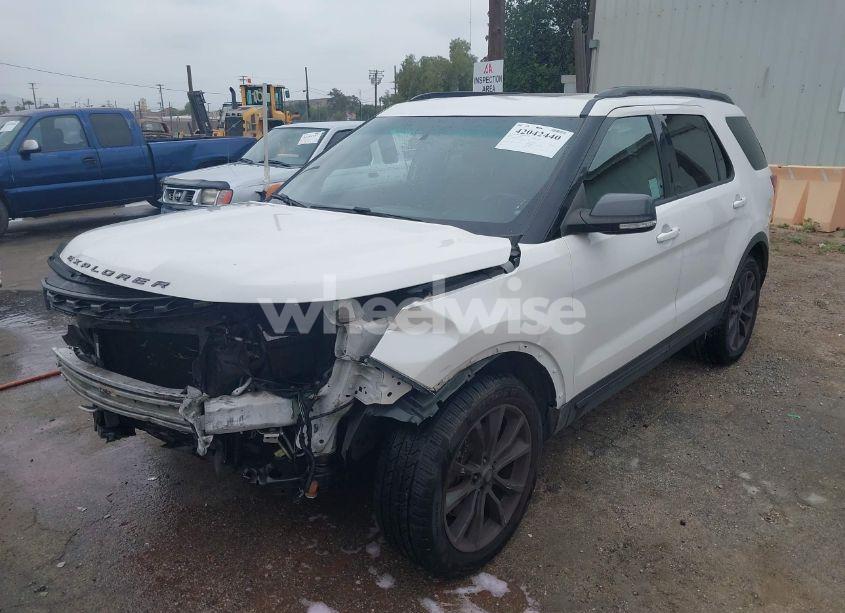 Photo 2 of 2017 Ford Explorer XLT (VIN 1FM5K7D84HGA61004)