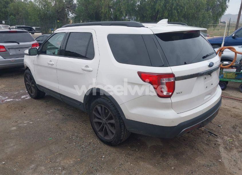 Photo 3 of 2017 Ford Explorer XLT (VIN 1FM5K7D84HGA61004)