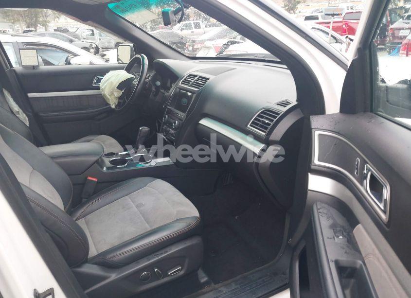 Photo 5 of 2017 Ford Explorer XLT (VIN 1FM5K7D84HGA61004)