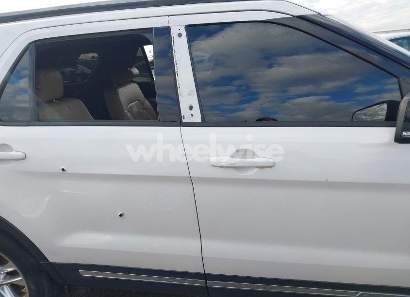 Photo 13 of 2017 Ford Explorer XLT (VIN 1FM5K7D84HGB27440)