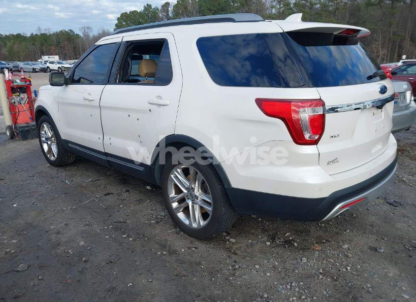 Photo 3 of 2017 Ford Explorer XLT (VIN 1FM5K7D84HGB27440)