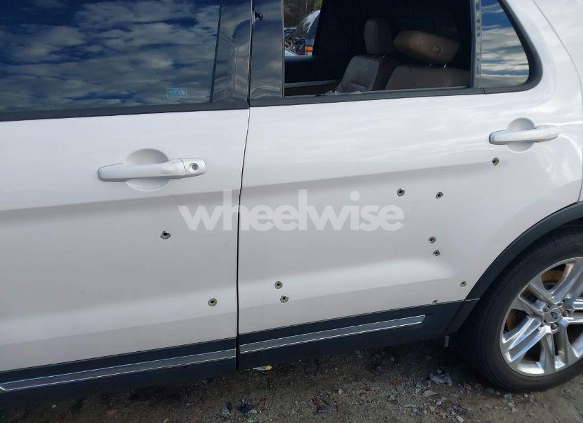 Photo 6 of 2017 Ford Explorer XLT (VIN 1FM5K7D84HGB27440)