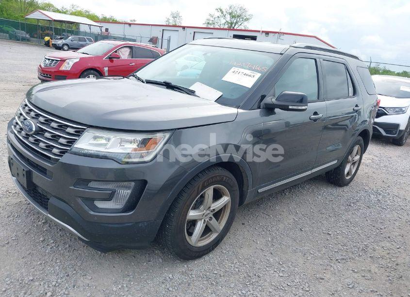 Photo 2 of 2017 Ford Explorer XLT (VIN 1FM5K7D84HGC30731)