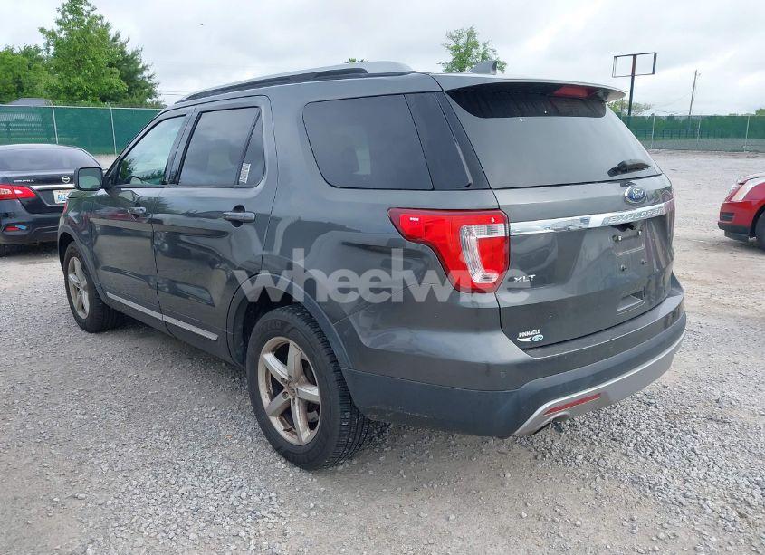 Photo 3 of 2017 Ford Explorer XLT (VIN 1FM5K7D84HGC30731)