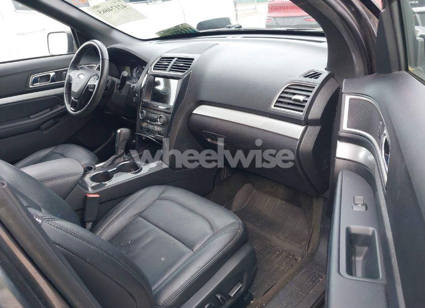 Photo 5 of 2017 Ford Explorer XLT (VIN 1FM5K7D84HGC30731)