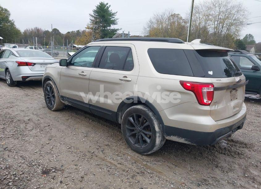 Photo 3 of 2017 Ford Explorer XLT (VIN 1FM5K7D84HGC31166)