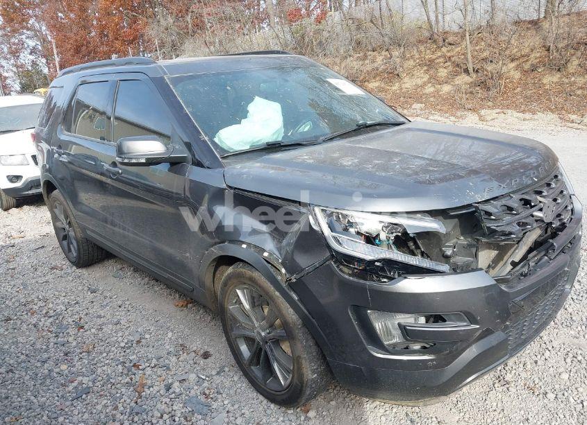 2017 Ford Explorer XLT (VIN 1FM5K7D84HGD95579) main photo