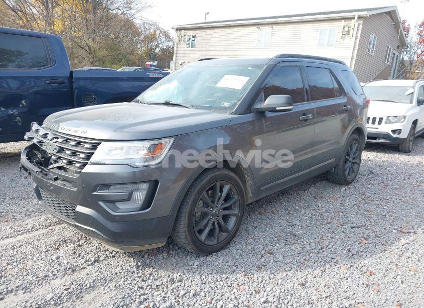 Photo 2 of 2017 Ford Explorer XLT (VIN 1FM5K7D84HGD95579)