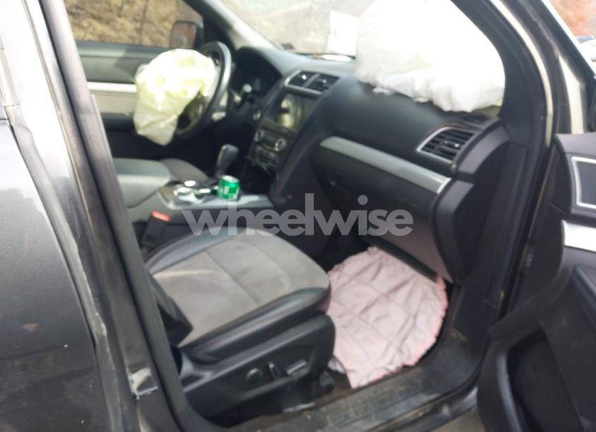 Photo 5 of 2017 Ford Explorer XLT (VIN 1FM5K7D84HGD95579)