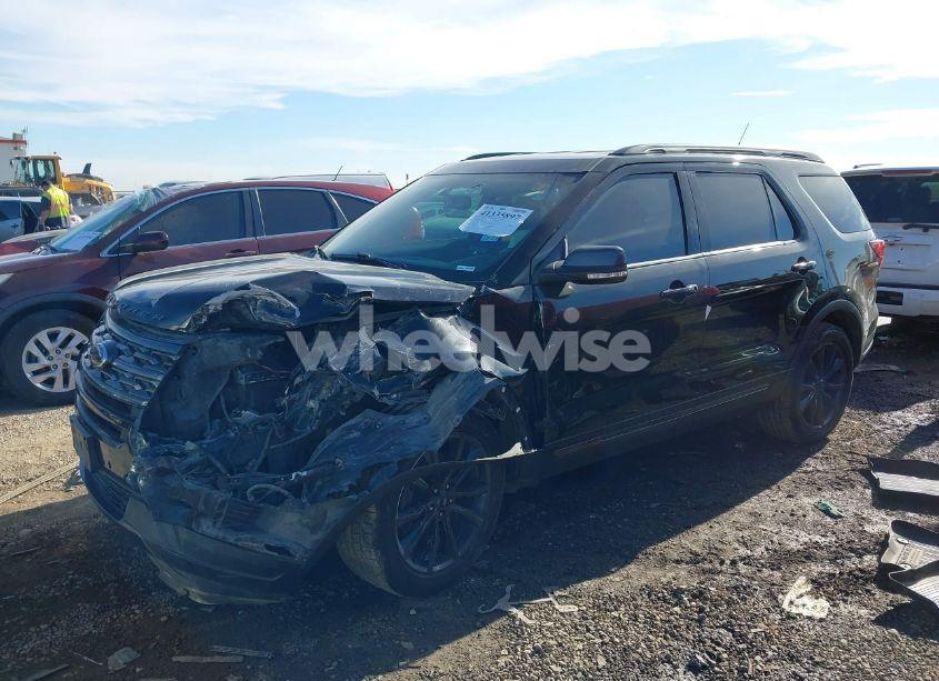 Photo 2 of 2018 Ford Explorer XLT (VIN 1FM5K7D84JGA66712)