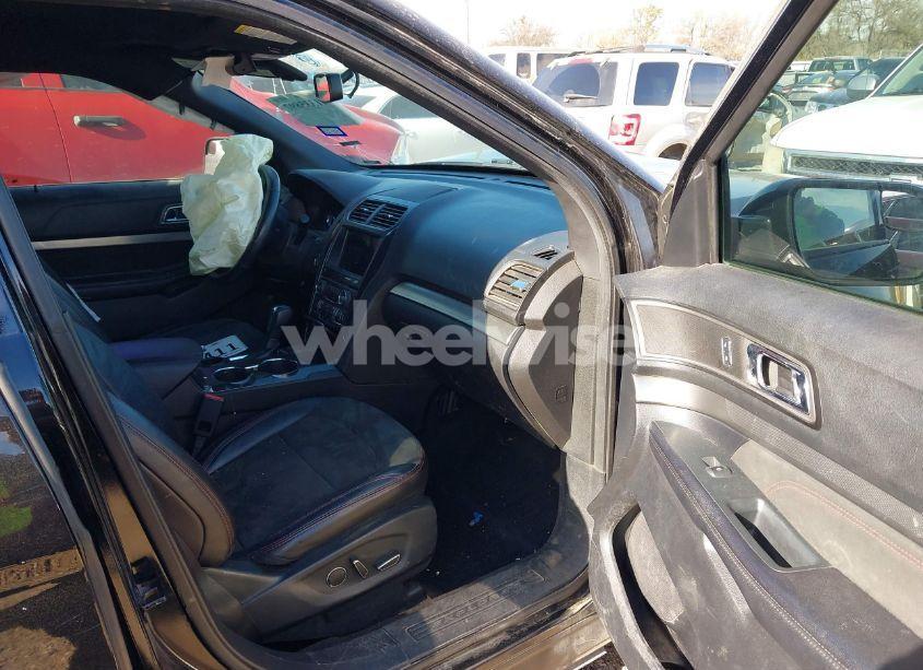 Photo 5 of 2018 Ford Explorer XLT (VIN 1FM5K7D84JGA66712)