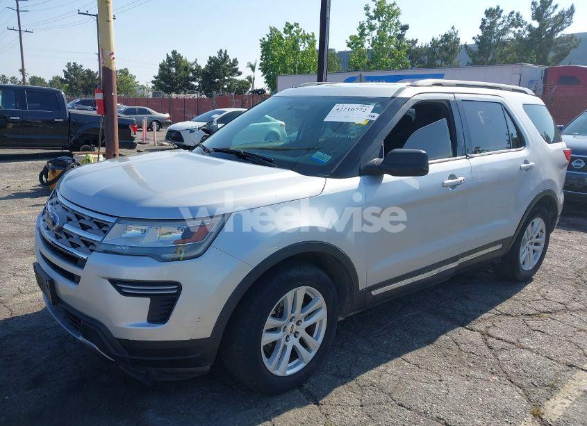 Photo 2 of 2018 Ford Explorer XLT (VIN 1FM5K7D84JGA81047)